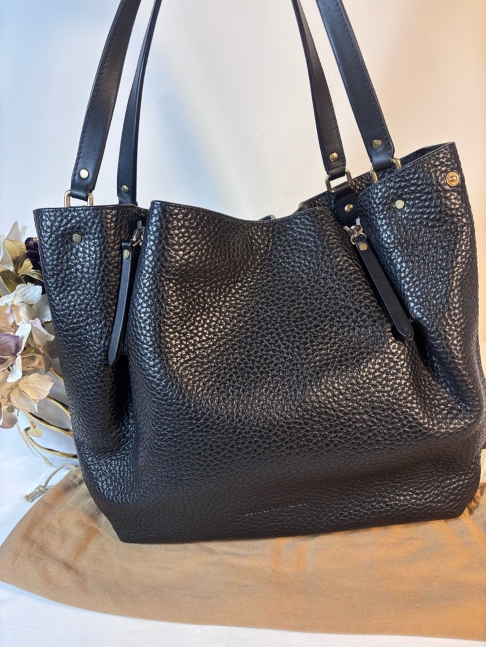 Beautiful Burberry Maidstone Tote Black - Picture 2 of 16